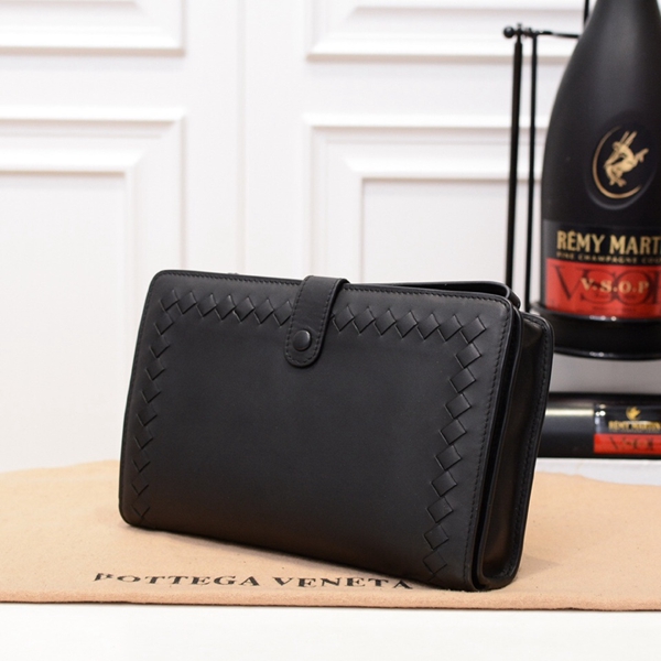 ボッテガヴェネタバッグ背面デザイン